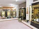 和室に合う重厚な金仏壇も予算に合わせて取り揃えています