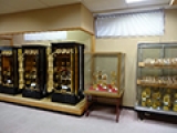 本店二階　京仏師作の白檀製お木仏ご本尊や御台座御光も多数展示中。